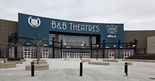 B&B Theatres Omaha Oakview Plaza 14 - 3555 South 140th Plaza, Omaha, NE 68144