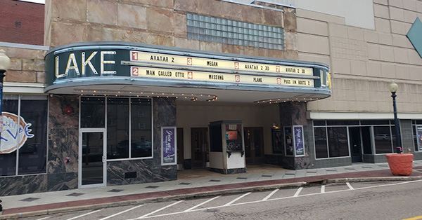 Lake 8 Movies - 588 W. Tuscarawas Ave., Barberton, OH 44203
