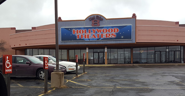 Regal West Ridge - 1727 SW Wanamaker, Topeka, KS 66604